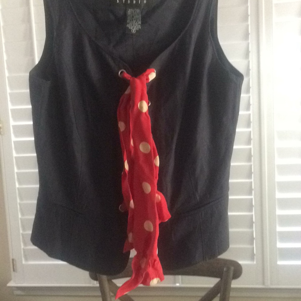 Vest - Picture 2 of 5